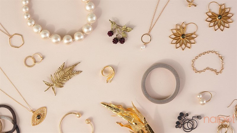 Trang sức tôn lên vẻ đẹp của người phụ nữ Trang sức tôn lên vẻ đẹp của người phụ nữ