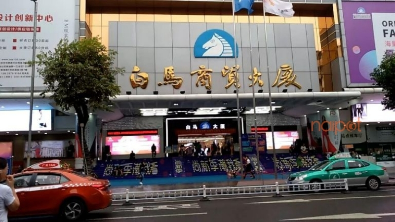 Nhập áo hoodie Quảng Châu qua chợ đầu mối 