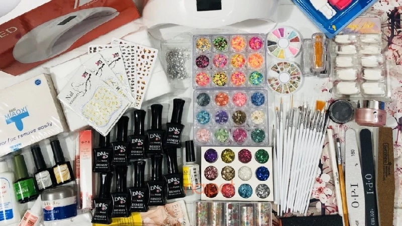 Bộ dụng cụ làm nail Trung Quốc cho người mới gồm những gì? 