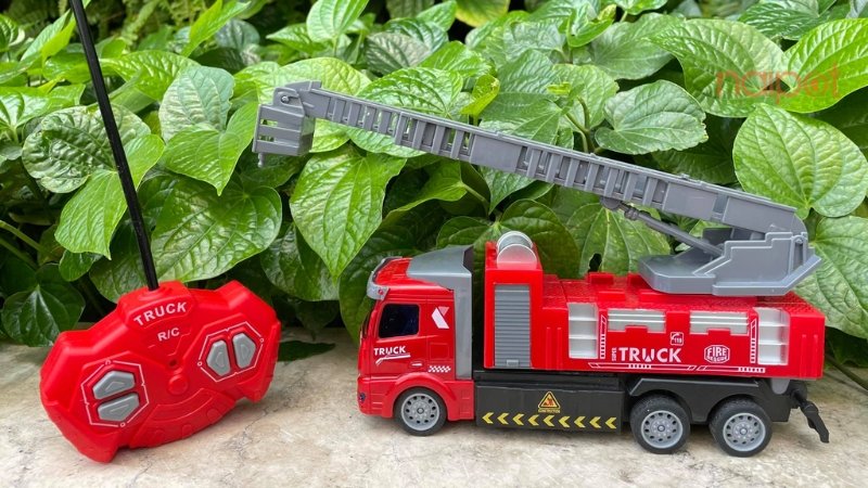 Đồ chơi điều khiển từ xa Trung Quốc mô phỏng xe cứu hỏa Đồ chơi điều khiển từ xa Trung Quốc mô phỏng xe cứu hỏa