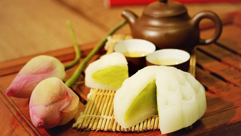 Làm bánh trung thu 