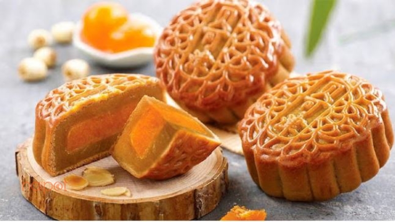 Bánh trung thu nhân đậu xanh trứng muối 